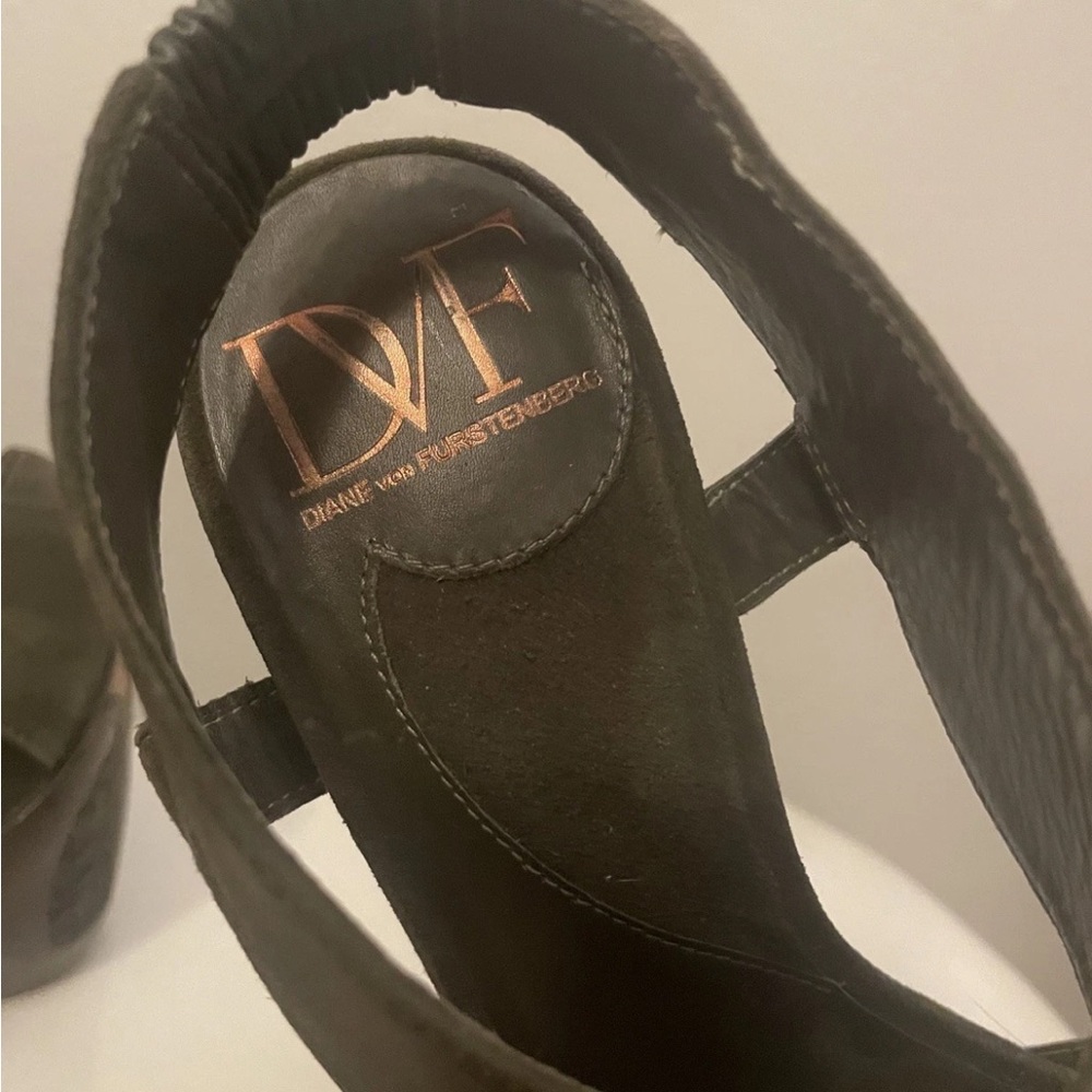 Diane Von Furstenberg DVF Olive Green Heels Size 7 Platform Suede Pumps GOOD - Picture 8 of 11